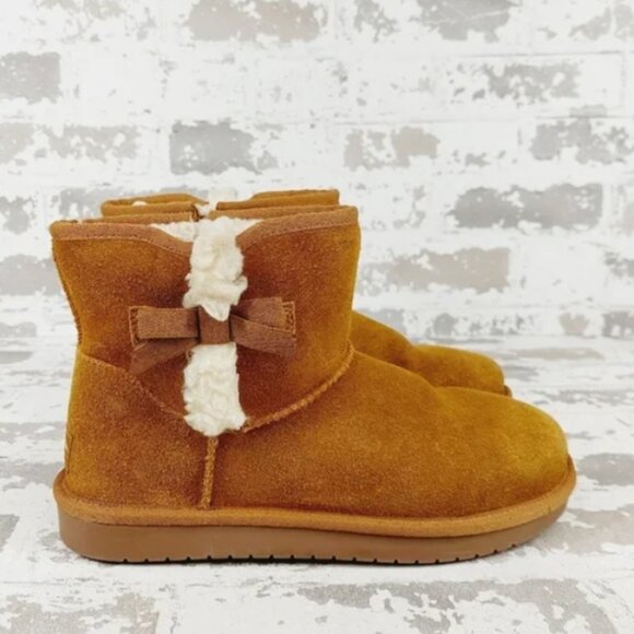 UGGS Mini Bow Boots Girls size 5 - Picture 1 of 3